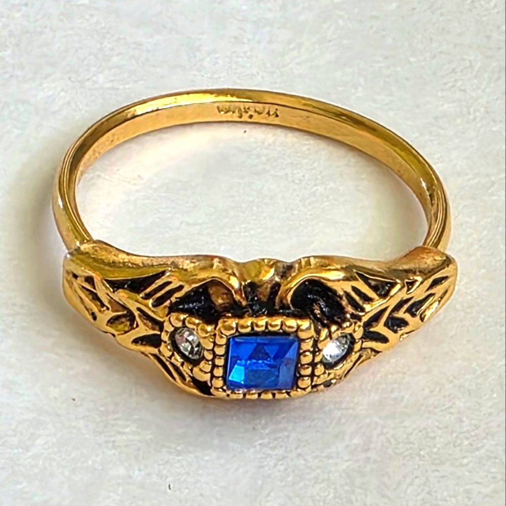 Vintage Avon "Treasured Memories" Blue Sapphire Ring